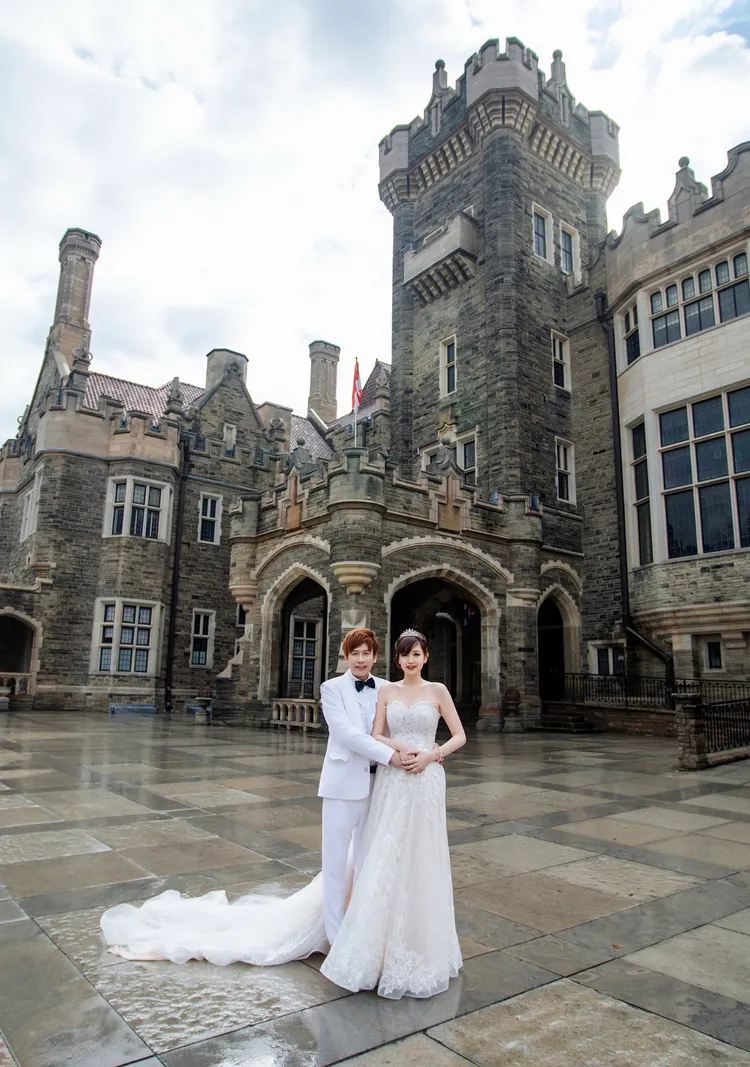 陳昶均與老婆於百年古堡Casa Loma拍攝婚紗。欣代唱片提供
