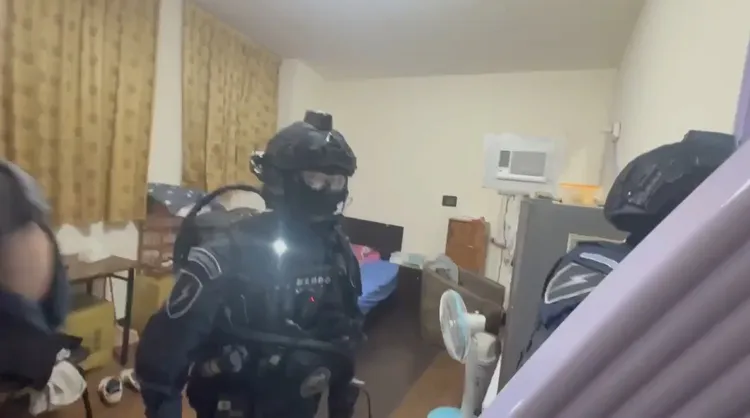 霹靂小組進行攻堅。翻攝畫面