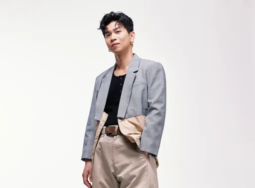 致敬《玫瑰玫瑰我愛你》 黑色幽默唱出遠距戀酸澀