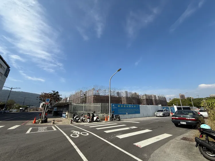 「遠雄沐蘊 」全案均價53.2萬元，屬區域高價行情，當中部分戶型送家具或禮券。葉家銘攝