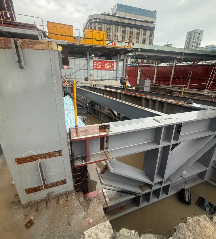 機捷A1台北車站地下一樓滴漏水疑與車站上方雙子星大樓施工及天候因素有關。桃捷公司提供