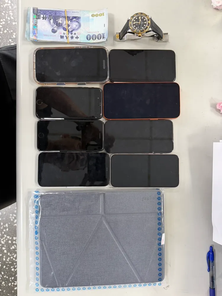 警方查扣相關證物。翻攝畫面