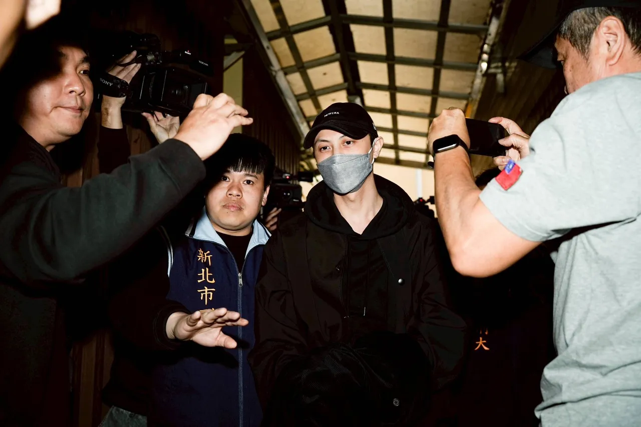 新北檢複訊結束　「王子」邱勝翊50萬元交保！