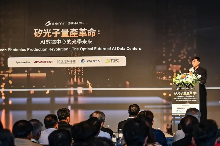 SEMI SiPhIA共同會長徐國晉於SEMI矽光子技術論壇指出，全球矽光子技術路線已逐步形成共識，並期待透過聯盟推動技術藍圖、測試平台與標準建立，加速產業合作與技術落地。SEMI提供