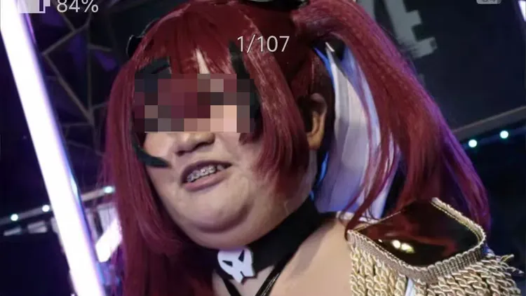 攝影師不滿coser拒付尾款，公布對方原始照片。翻攝自微博