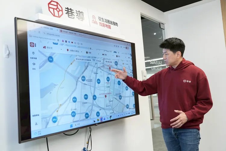 巷導科技創辦人鄭依桓（Andy）介紹平台功能。彭欣偉攝