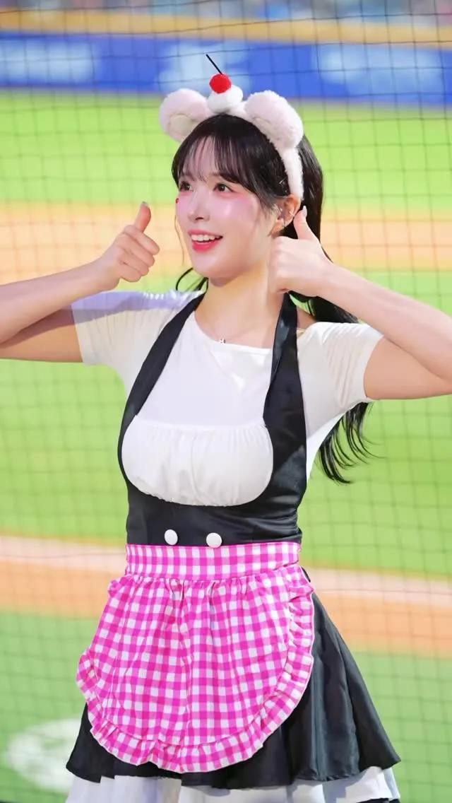 李晧禎強忍害羞跳女僕舞。翻攝李晧禎IG