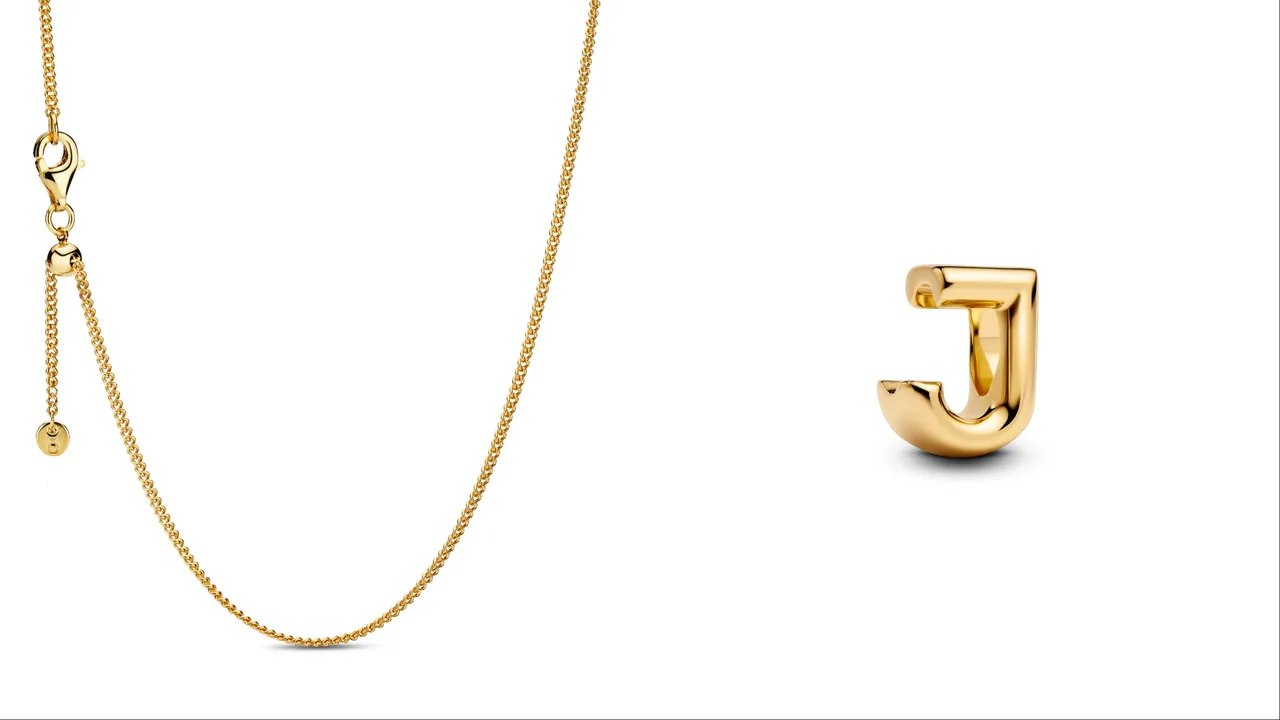 Pandora扁環項鍊（左）5880元、Moments系列字母串飾（右）2080元。品牌提供