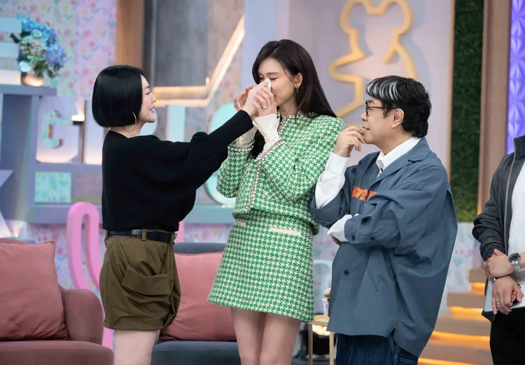 林志玲（中）日前力挺小S復出淚灑攝影棚，被問到老婆哭了，AKIRA表示不是當事人，不方便多說什麼。東森提供