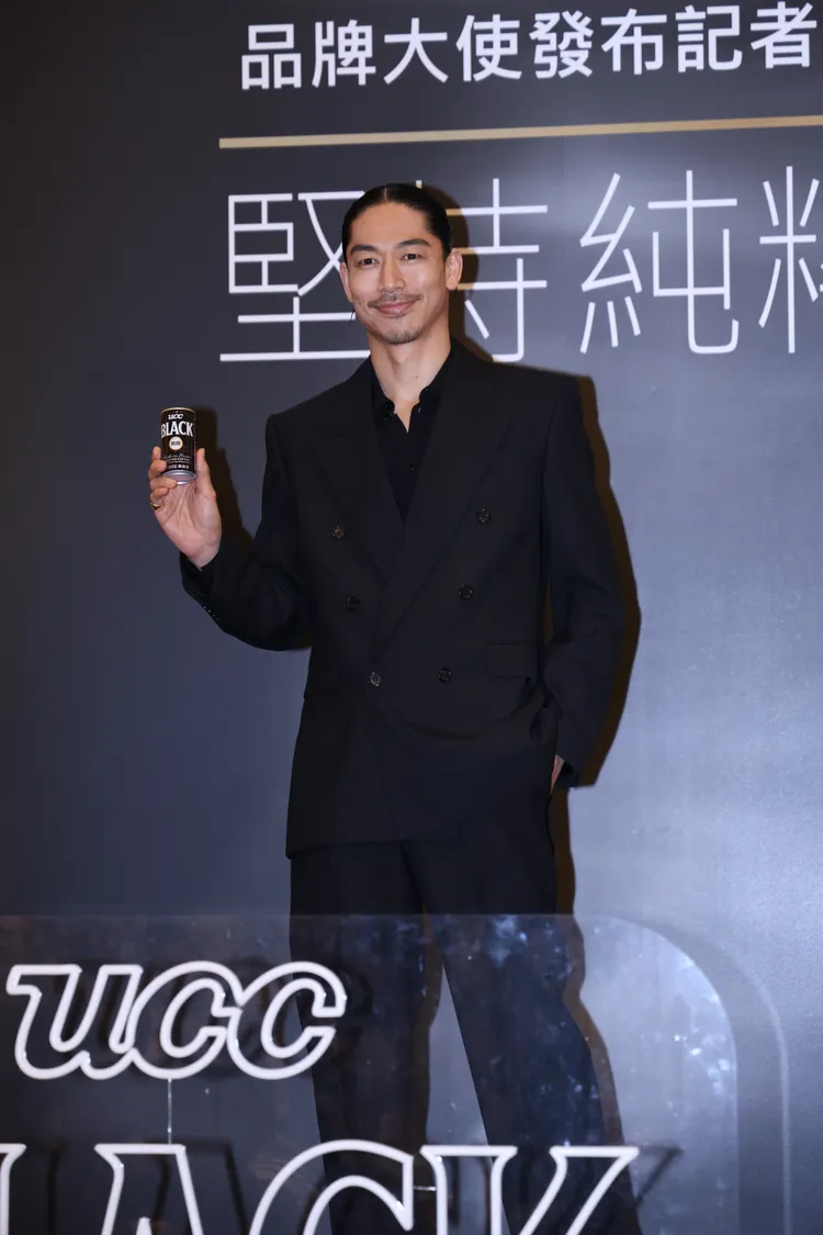 AKIRA提到櫻花都被雨水打落，惋惜沒有拍到全家福照。莊宗達攝