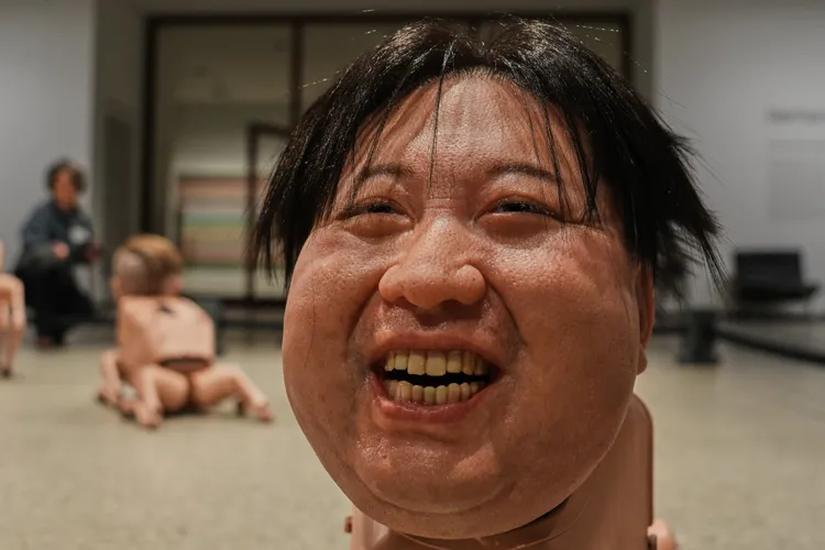 Beeple選擇影響世界觀的人物來當機械狗的模型，金正恩頭像做得維妙維肖。美聯社