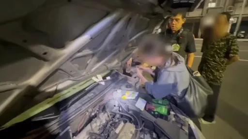 引擎蓋裡傳來「喵喵聲」！鼓山警民合力救出受困喵星人