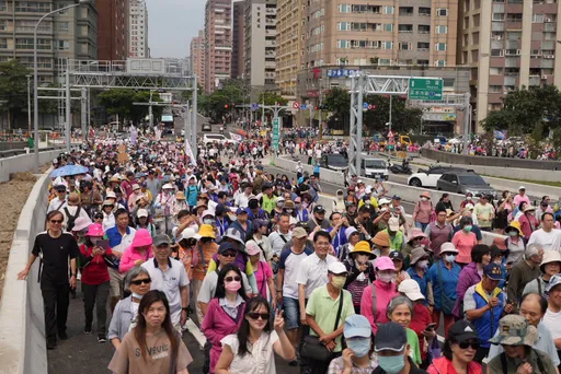 40年等待終成真！淡江大橋首開放　萬人漫步見證世界級地標