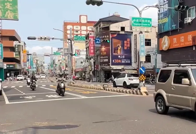 事發路口不遠處，2023年曾發生女童過馬路遭撞死事件，引發「行人地獄」爭議。民眾提供