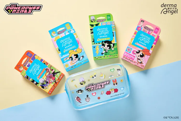 四大通路購買指定組合或滿999元，即贈送飛天小女警化妝包。品牌提供