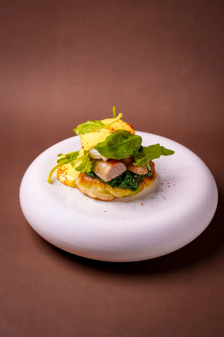 法式香腸班尼迪克蛋。業者提供