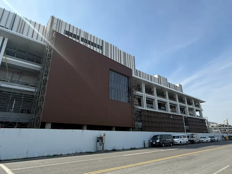 LaLaport高雄預計今年完工，將成為東高雄房市焦點。葉家銘攝