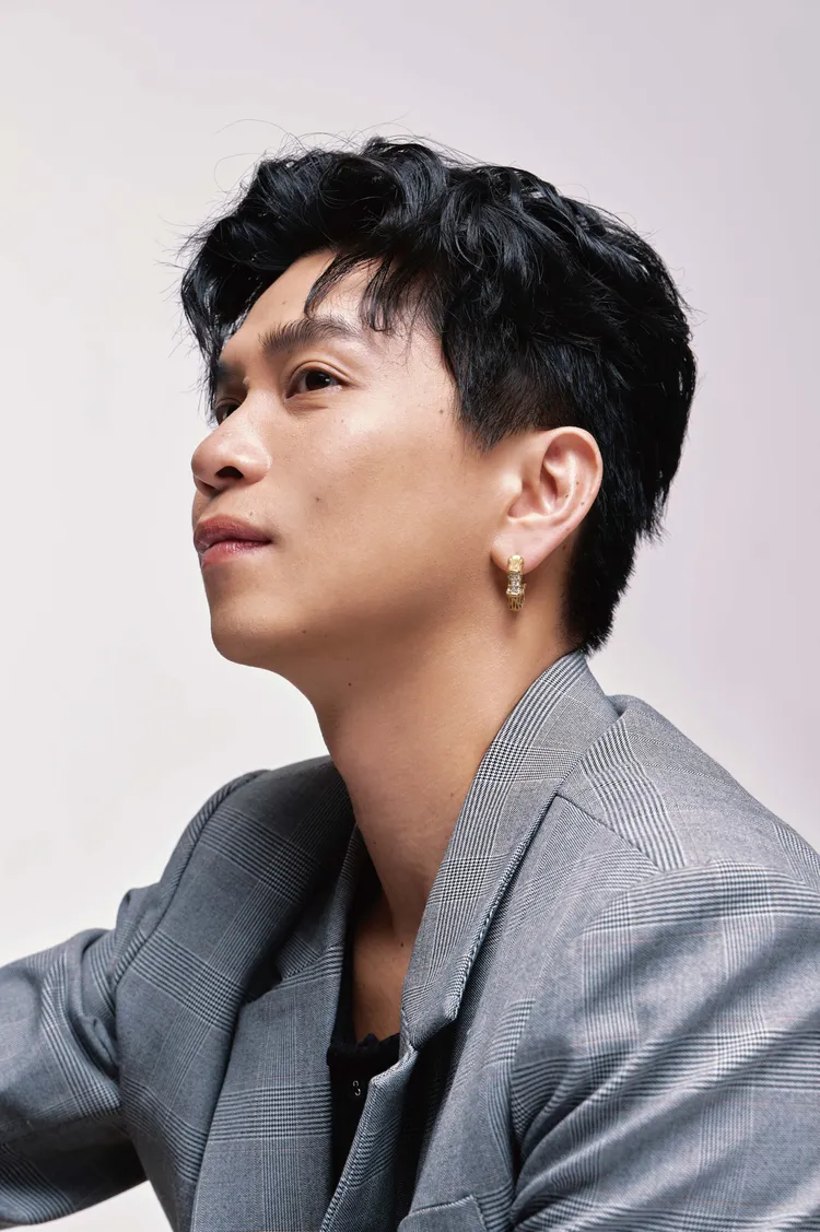 雷擎是曾獲金音金曲雙料肯定的「自由靈魂之聲」，將於下個月正式出輯。春雷音樂提供