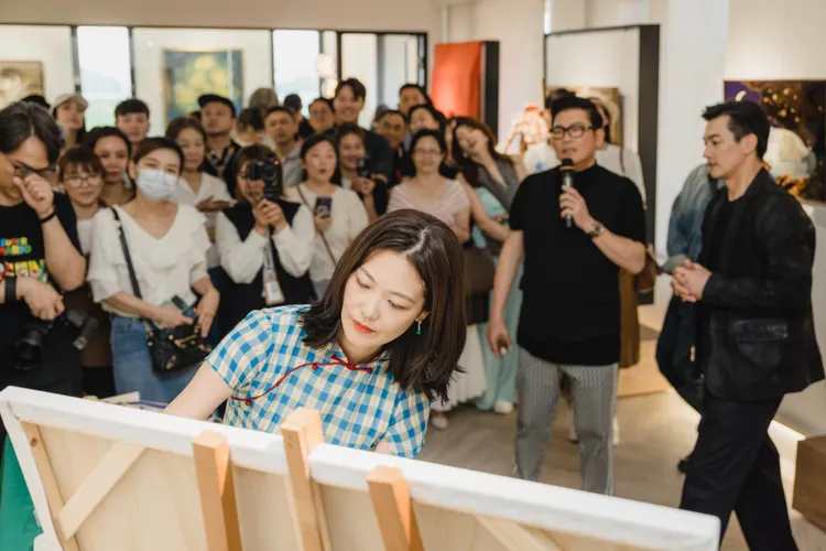 姚采穎也現身作畫。真心娛樂提供