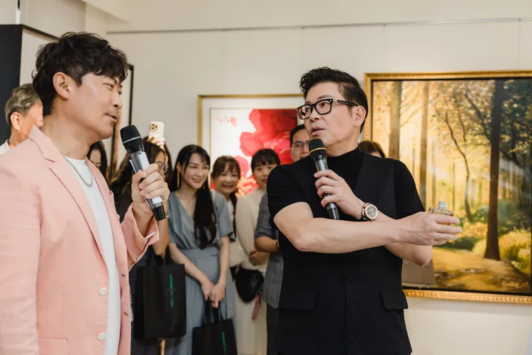 曾國城和侯昌明一搭一唱。真心工作室提供