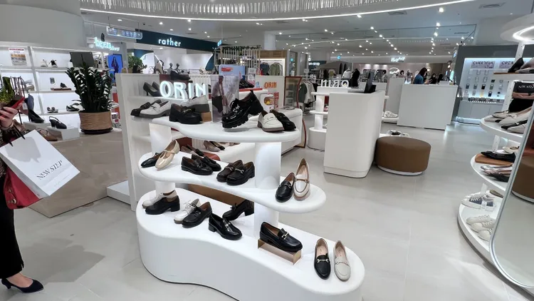 展現俐落簡約都會感空間的ORIN，曾提供一系列星宇航空員工優惠制鞋。鮮明攝