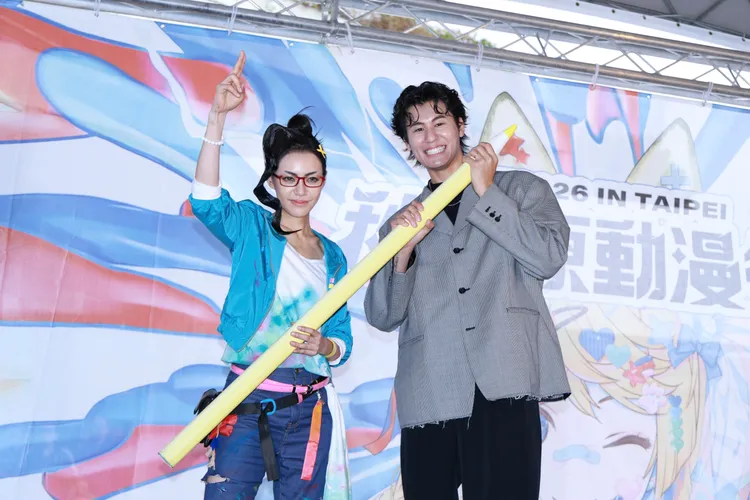 焦曼婷（左）變身Vector向量繪師，風田自招去過女僕店。彭欣偉攝