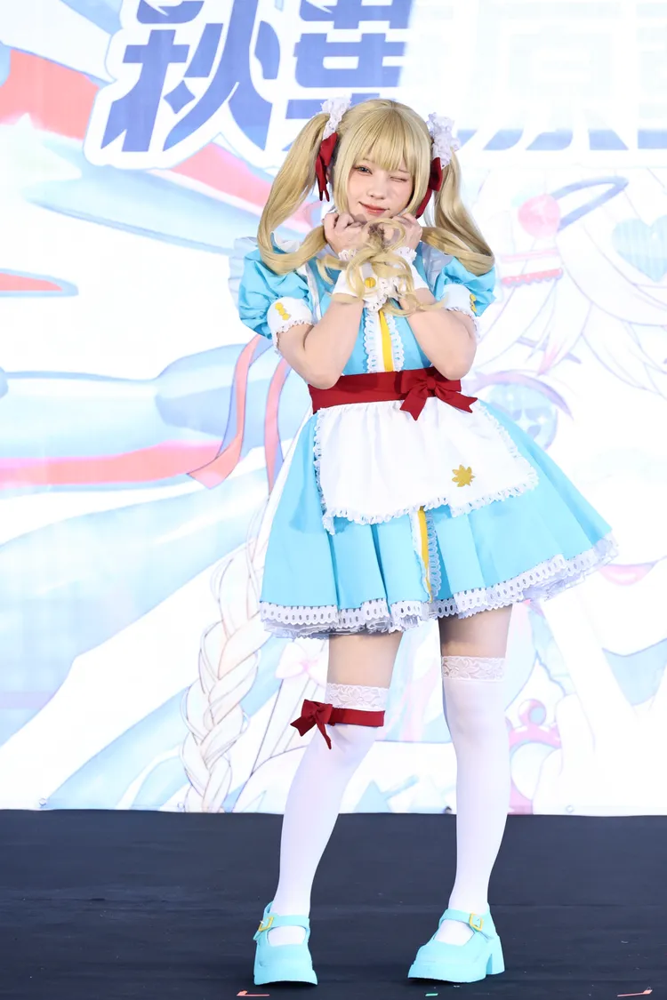 Enako妝髮都自己來，花了2小時打造。彭欣偉攝