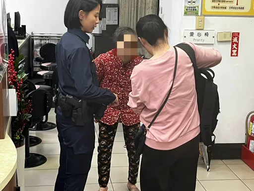 9旬婦探望女兒途中恍神忘了怎麼走　中壢暖警耐心安撫助返家