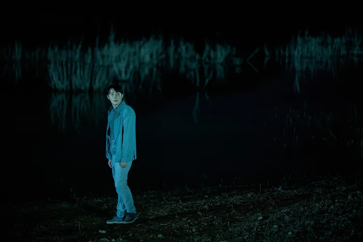 金準韓片中原本失蹤，突然現身殺木池。車庫娛樂提供