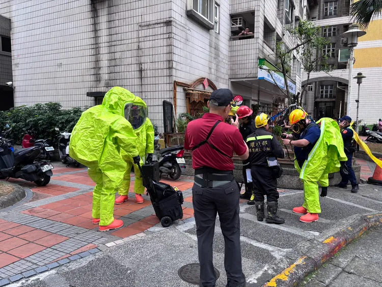 晚間６時許毒災隊確認現場無氰化氫反應。翻攝照片