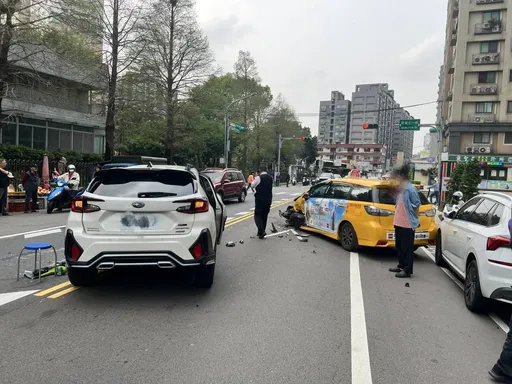 又是高齡駕駛惹禍！　老翁恍神開車撞對向計程車釀2傷　