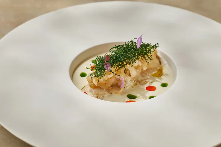 「象拔蚌｜蛤蜊｜椰子」泰國南部普吉島的經典料理，貝類搭配濃郁椰子醬汁，味道濃郁直接。業者提供