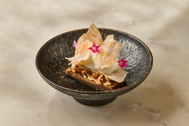 「香蕉｜薑｜核桃」香甜的香蕉和微辣的生薑製成的Sorbet香甜細膩，搭配核桃不失口感。業者提供