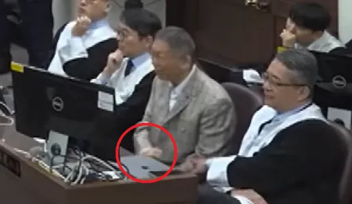 柯文哲聽檢方挨罵「興奮揮拳」　一上法院就吃鱉？律師點破關鍵