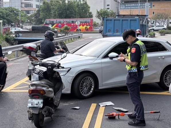 車禍案件處理。新竹縣警局提供