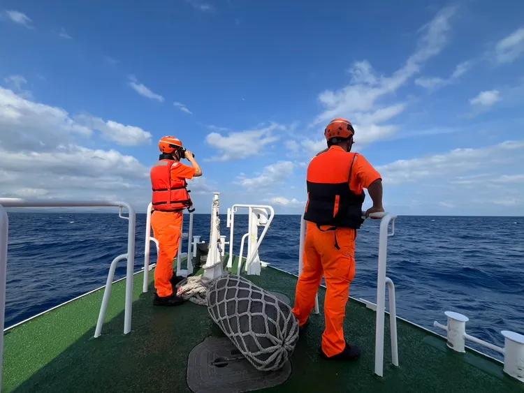 白砂外海潛水客失聯，恆春海巡全力搜救。翻攝畫面