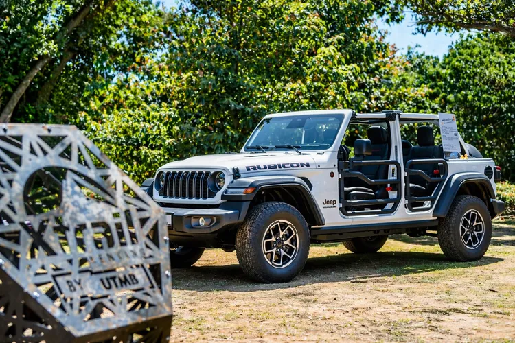Jeep Wrangler於墾丁越野跑活動中展現強悍地形通過能力，呼應賽事挑戰精神。業者提供