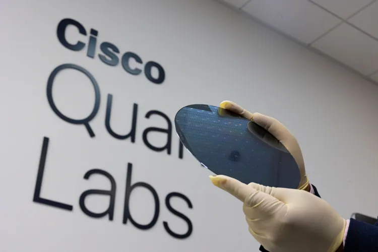 思科量子實驗室研究各種量子網路技術，引領量子網路發展。公司提供