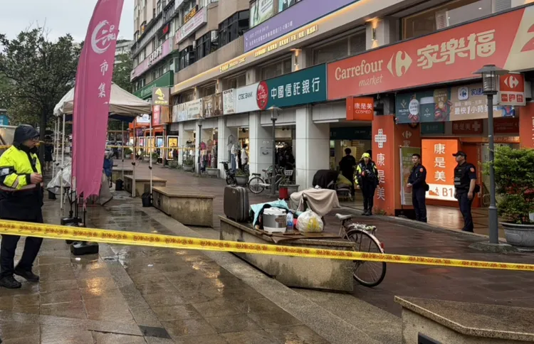 中國信託北市忠孝東路一間分行今下午發生搶案，目前歹徒已遭制伏。江孟謙攝