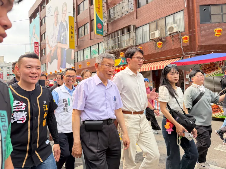 柯文哲、黃國昌同赴大甲鎮瀾宮參香　密會顏清標20分鐘「談這些」