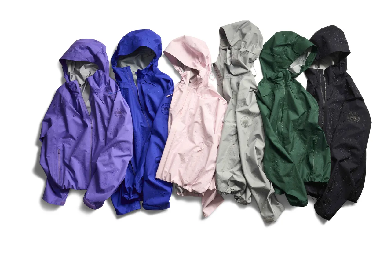 Canada Goose推出全新雨衣系列。品牌提供