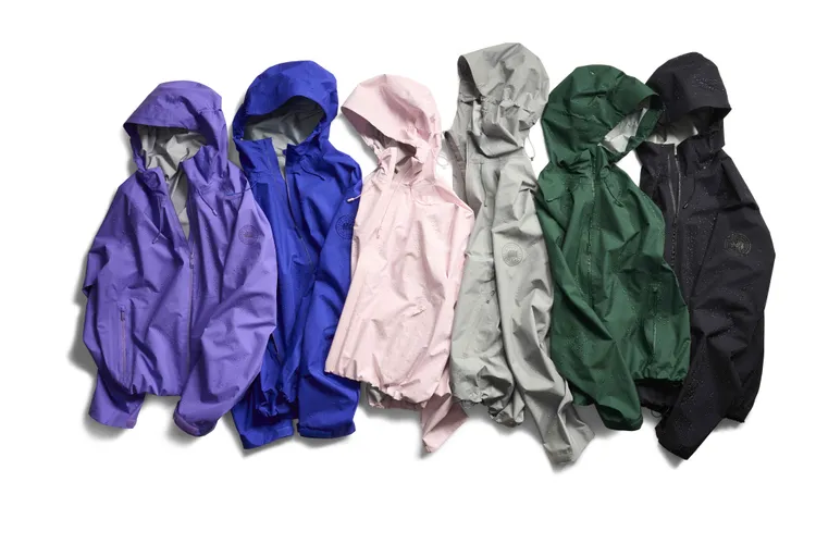 Canada Goose推出全新雨衣系列。品牌提供