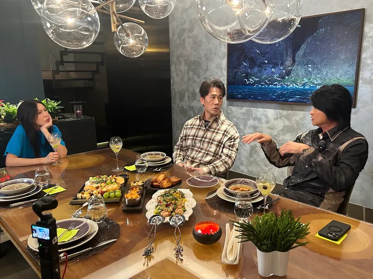 羅時豐「蹭飯」蹭到老友家，游鴻明超正愛妻首曝光。大牛比較攬提供