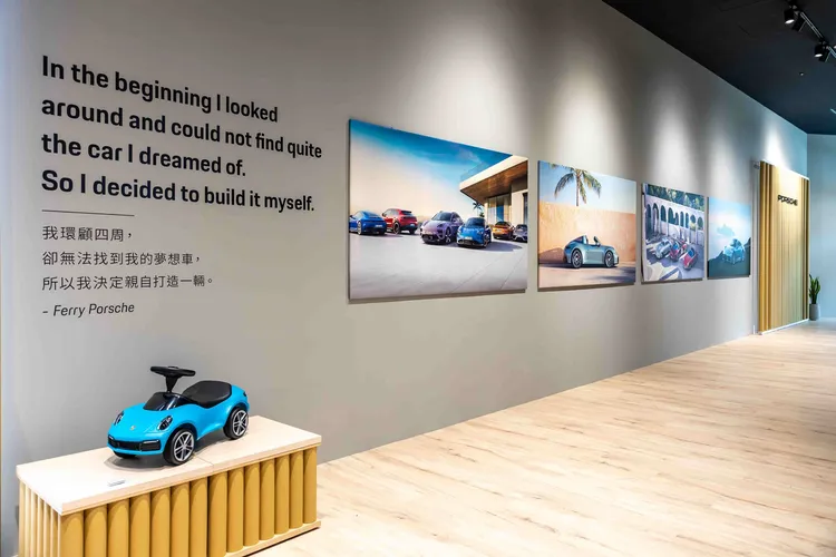 展示空間結合現代化設計與永續材質家具，同時陳列Porsche Lifestyle精品，強化品牌生活風格體驗。業者提供