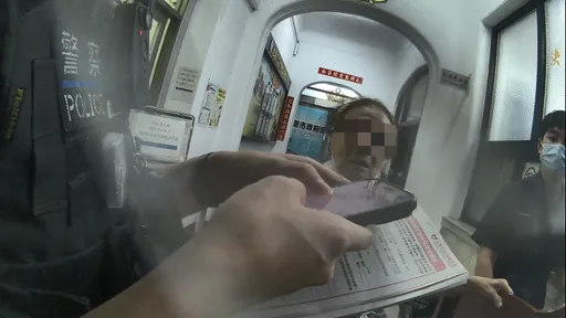 雨中見警袖招如明燈！81歲老婦散步迷途　走進中壢分局求援