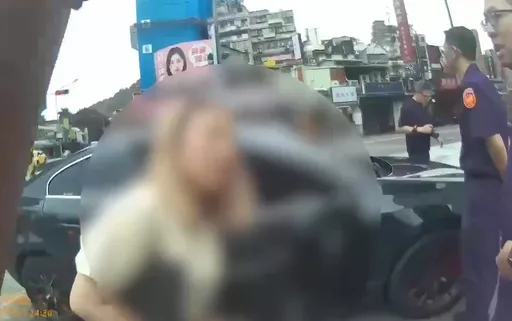 「擋風玻璃有彈孔」 女車主急報警　真相大白讓她也尷尬