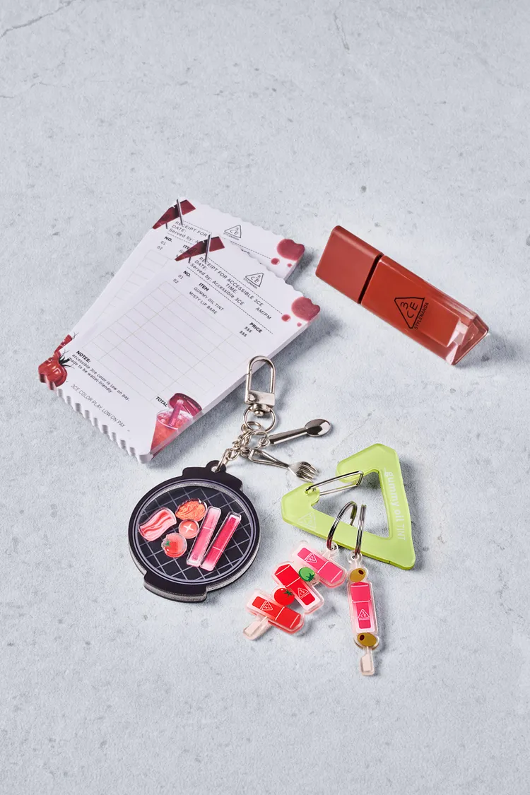 消費即可參加限量扭蛋，扭蛋贈品不含唇膏。品牌提供