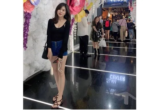 蘇芷婕8年前任民進黨台南市長候選人黃偉哲的發言人，「仙氣」外表吸粉無數。翻攝自蘇芷婕臉書