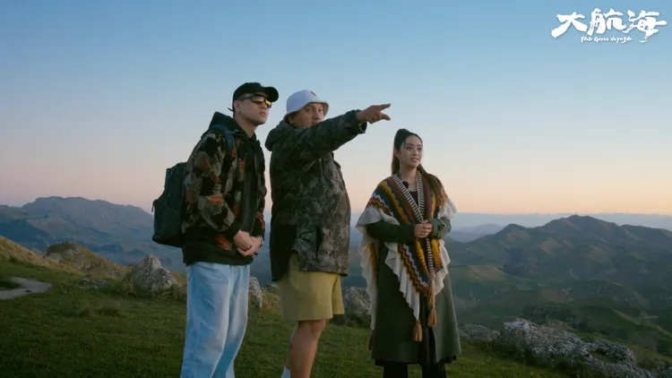 阿美族代表舞思愛（右）與阿蘭AC（左），拜訪紐西蘭毛利族嘻哈歌手Tipene Harmer（中）。阿洛無限提供