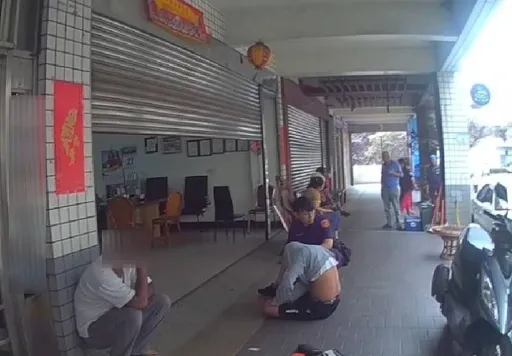 毒蟲遭攔檢心虛丟包　蘆竹警鷹眼截獲「喪屍煙彈」